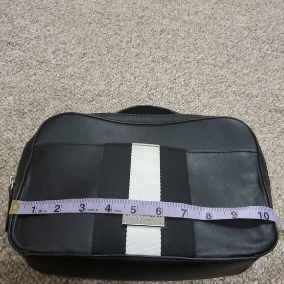 Guess Cosmetic/Travel Case**see photos** - Picture 10 of 12